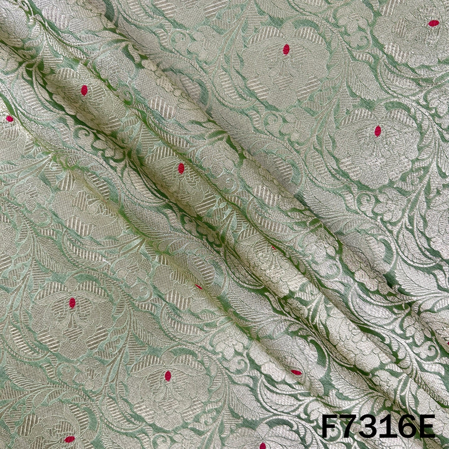 Banarasi Brocade Fabric - F7316