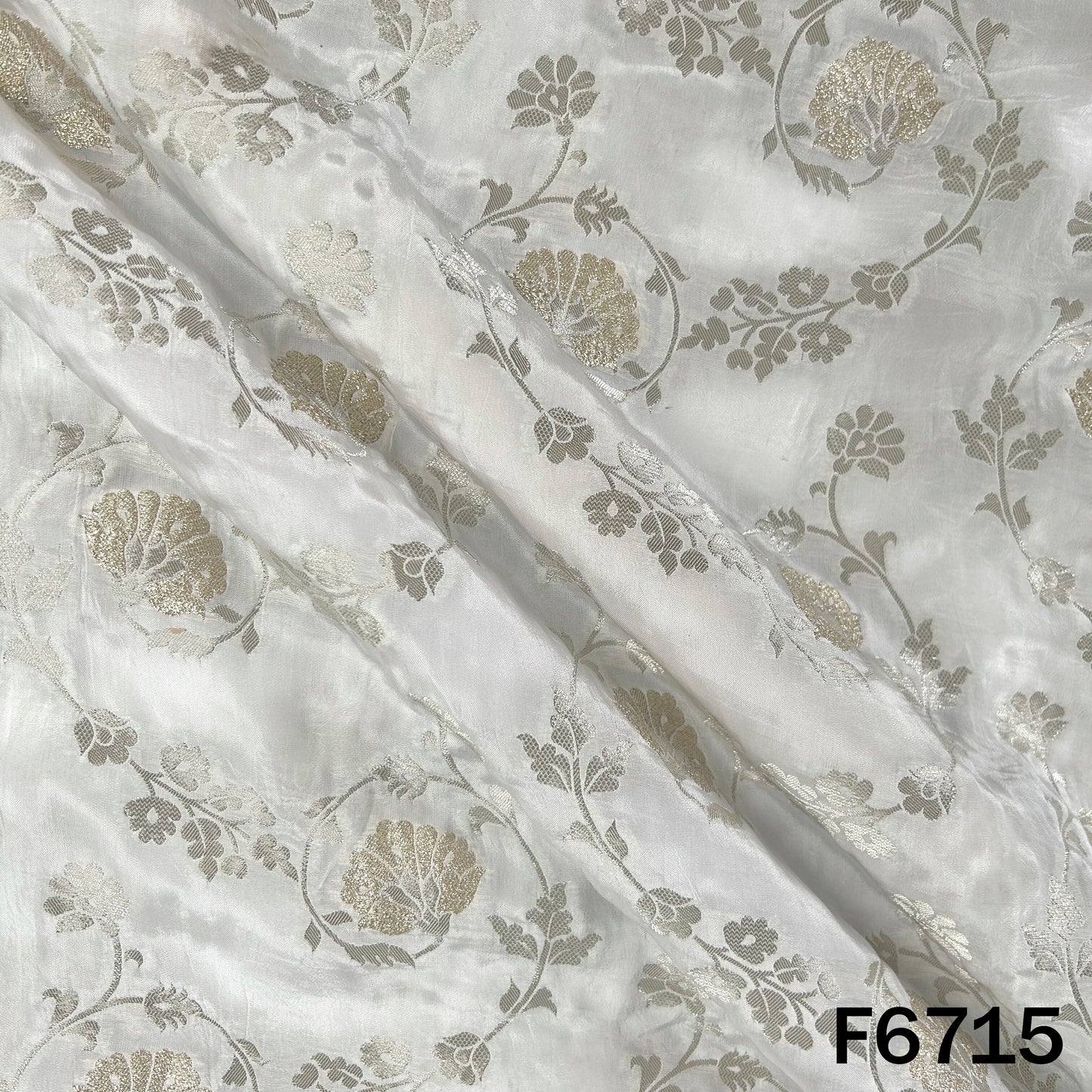 Dyeable Zari Crepe Fabric - F6715