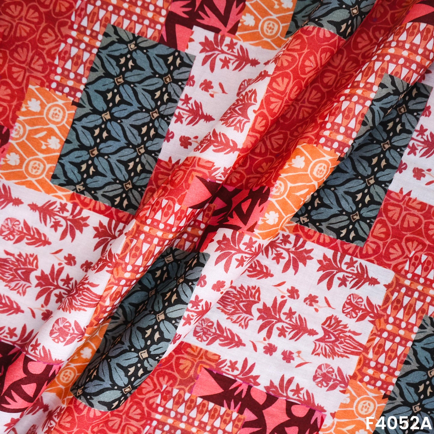 Digital Print Cambric Cotton Fabric- F4052