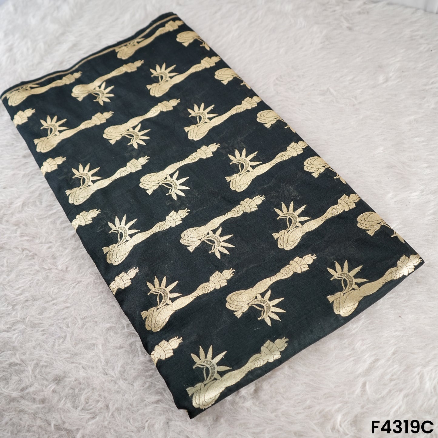 Banarasi Brocade Fabric- F4319