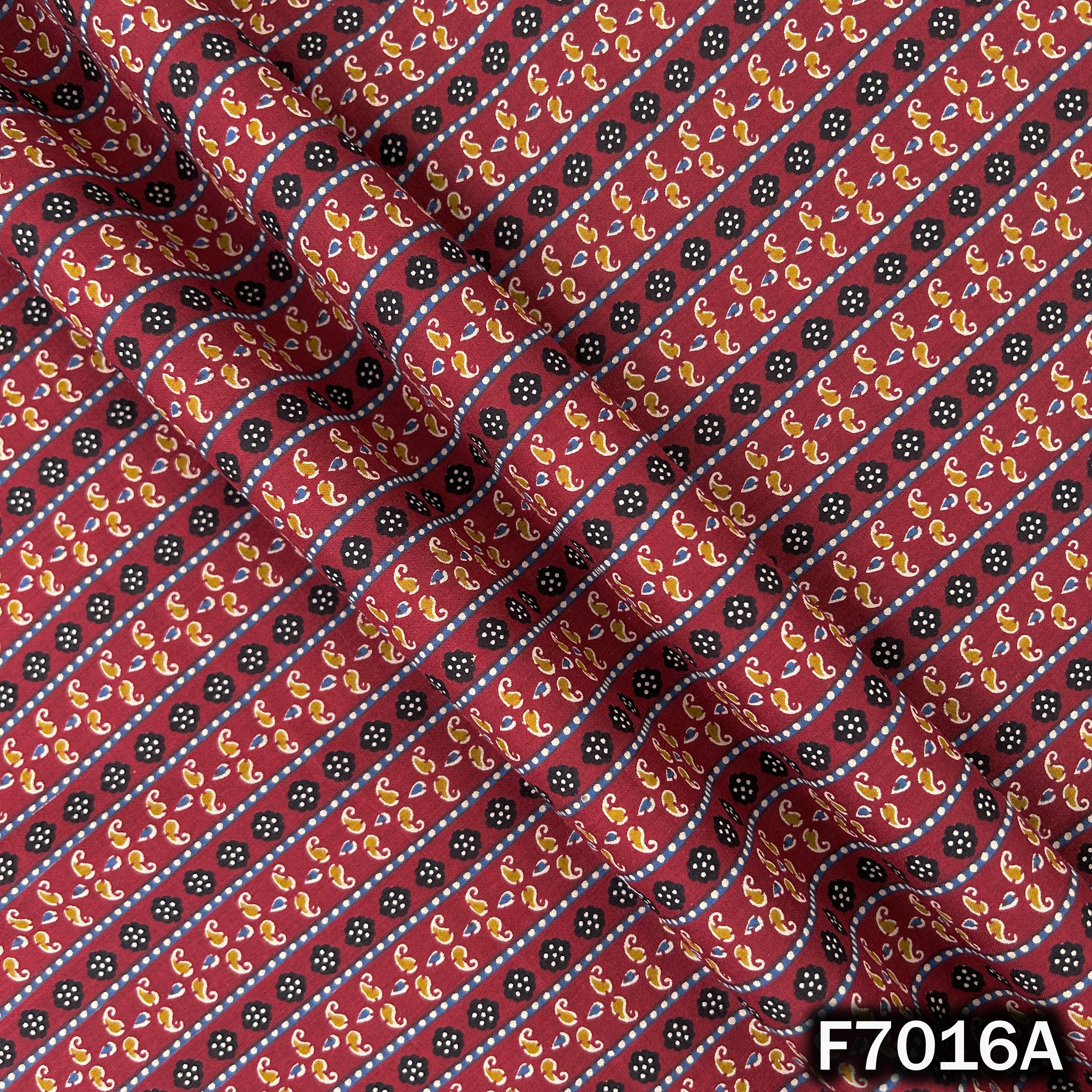 Printed Cambric Cotton Fabric - F7016 – Fabricroot