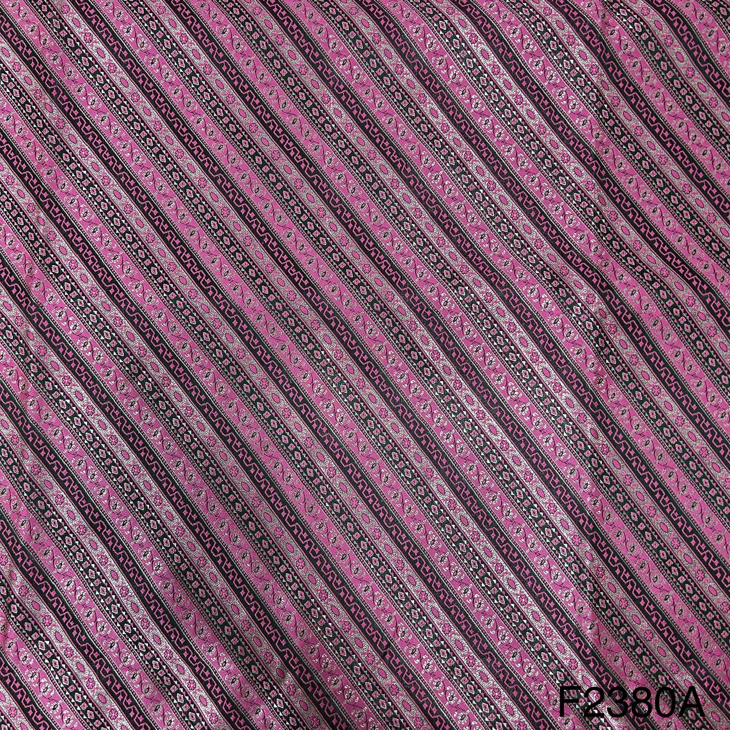 Banarasi Siik Fabri -F2380