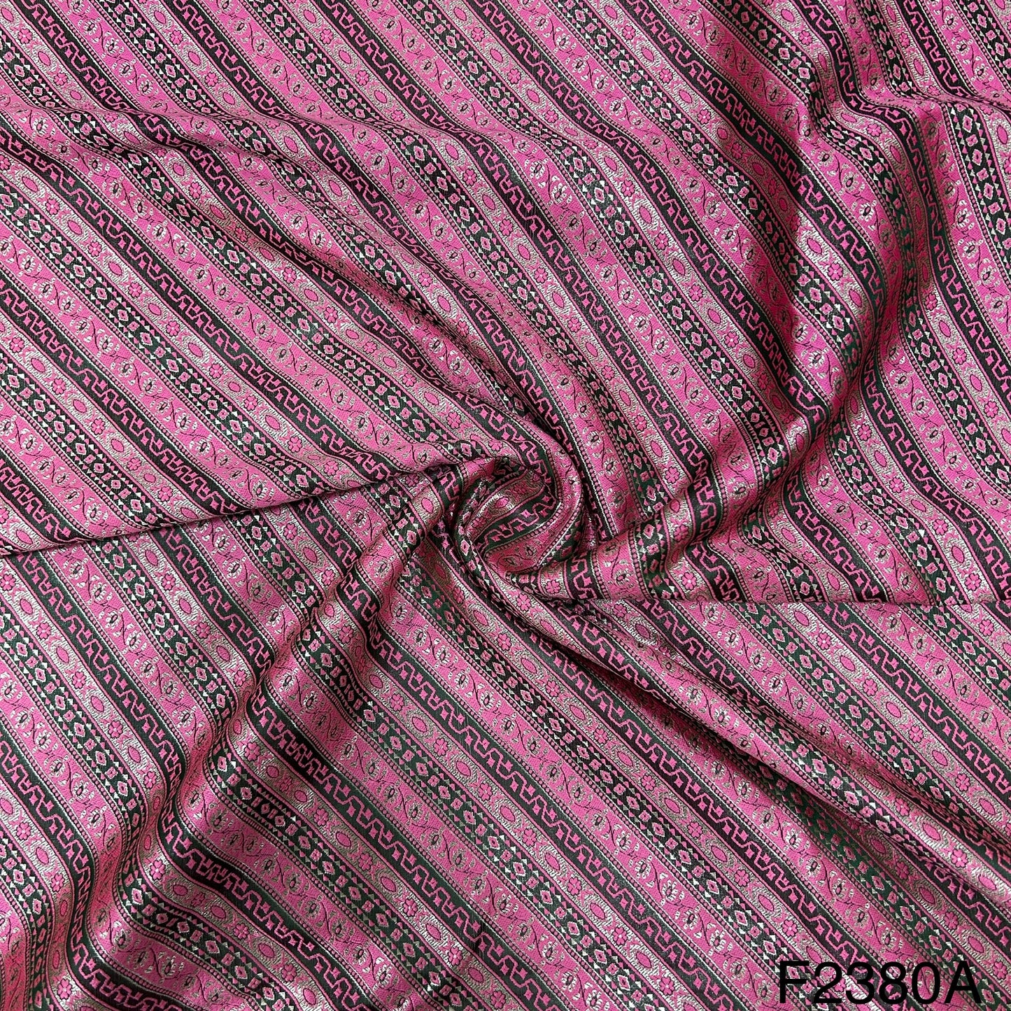 Banarasi Siik Fabri -F2380