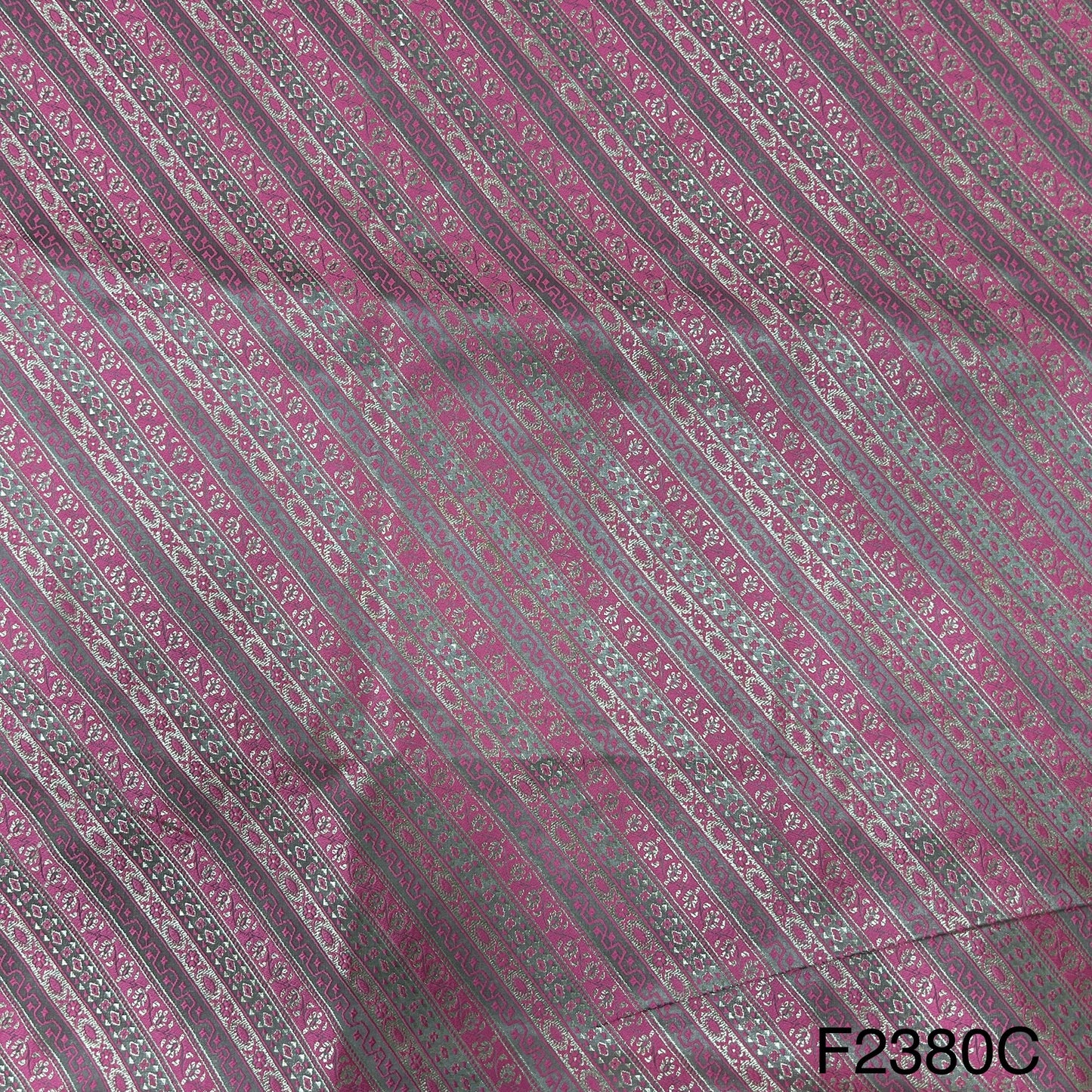 Banarasi Siik Fabri -F2380