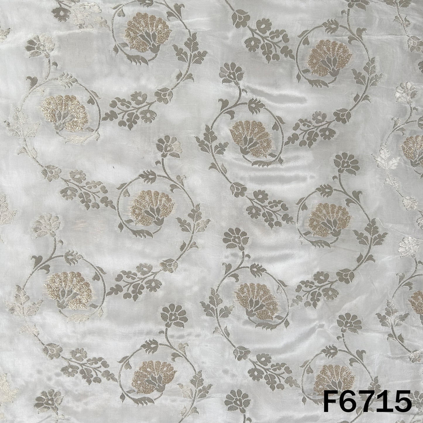 Dyeable Zari Crepe Fabric - F6715