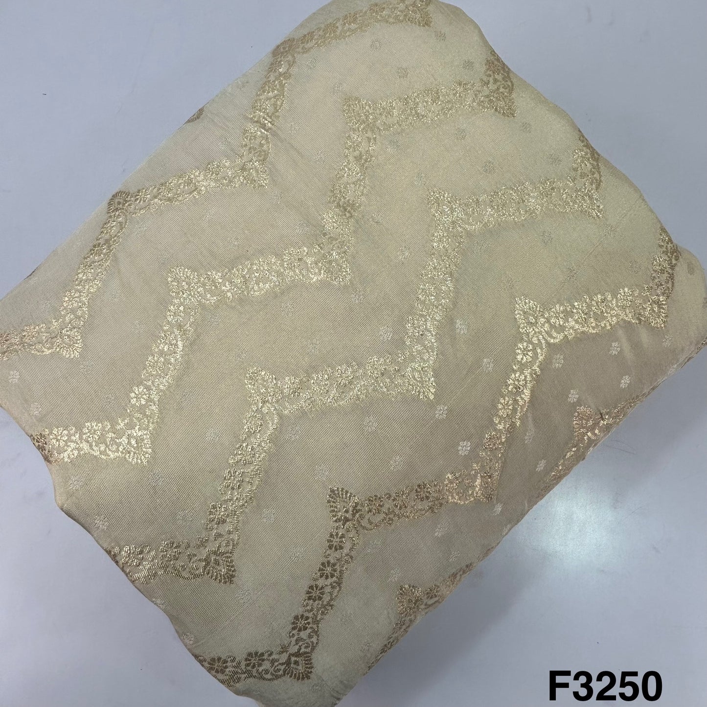 Dyeable Zari Tissue Fabric-F3250