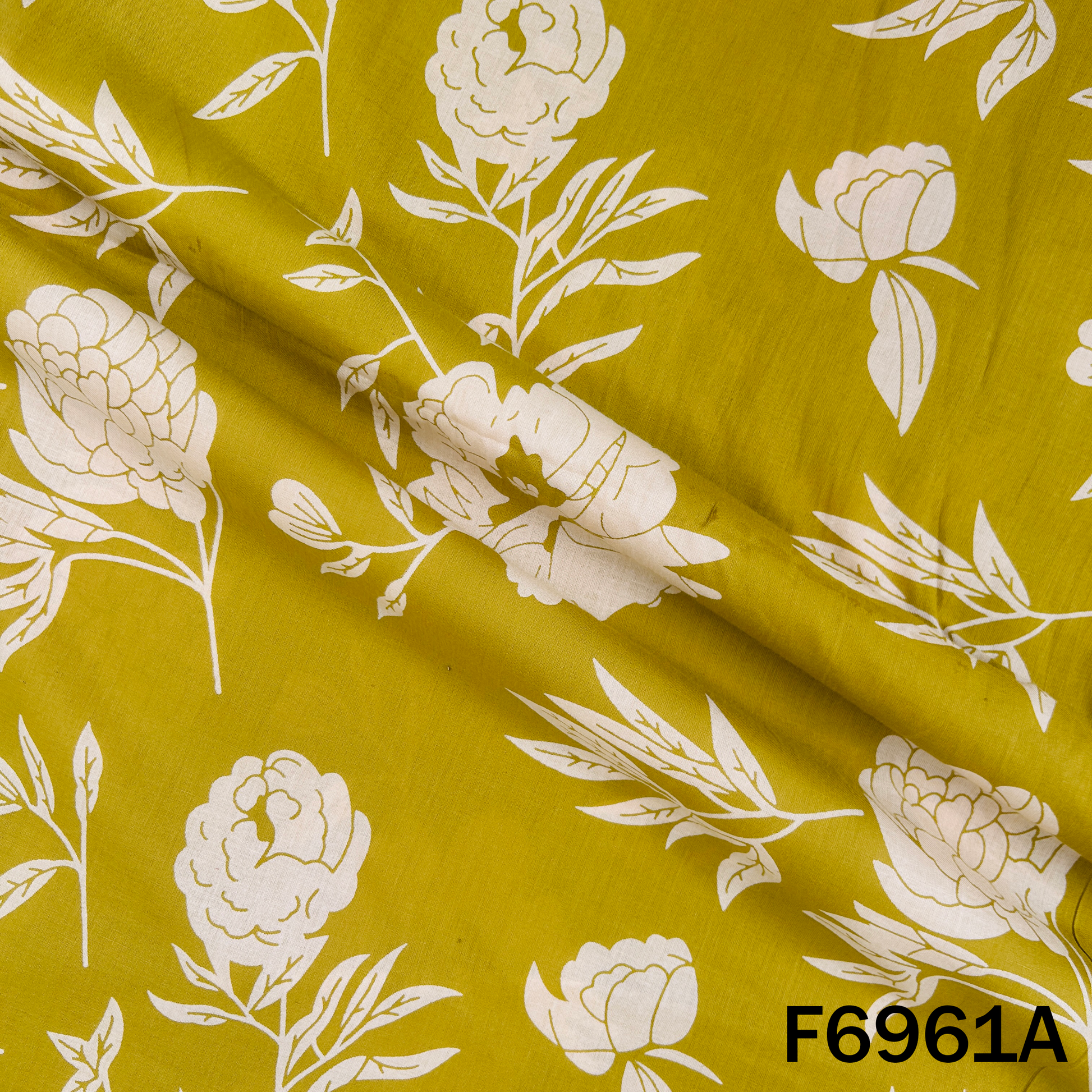 Close view of F6961A showing bold white flowers, leafy stems and smooth cotton finish